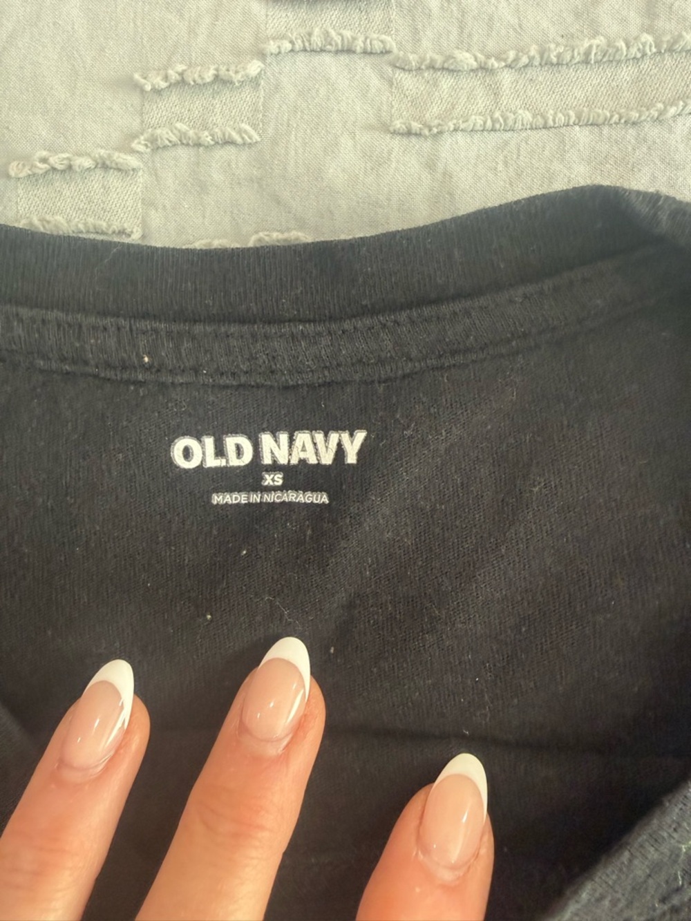 Old Navy Black Cropped Stevie Nicks Graphic Tee - Picture 4 of 7